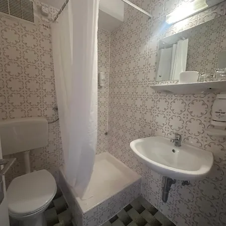 Zagreb 2* Crikvenica