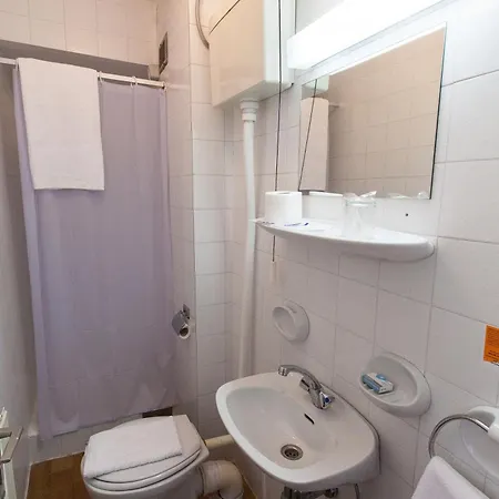 Zagreb Hotel 2*