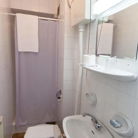 Zagreb Hotel 2*