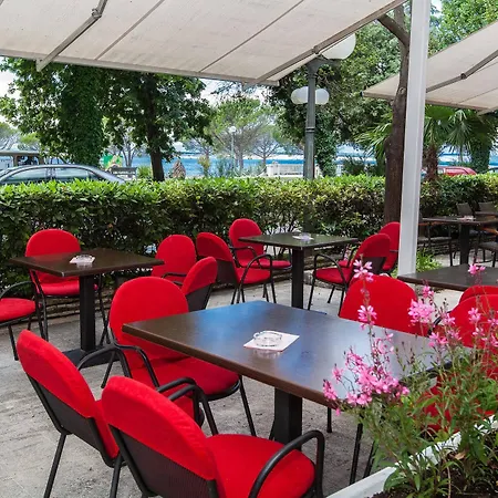 Zagreb 2* Crikvenica