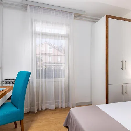 Zagreb 2* Crikvenica