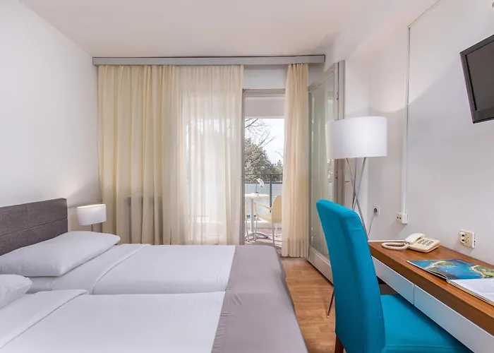 Zagreb 2* Crikvenica